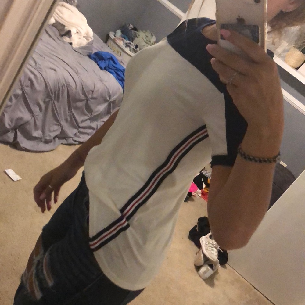 Cute white navy top sz m